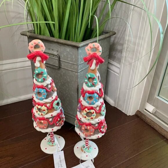 CUPCAKES & CASHMERE SUGARY DONUT CHRISTMAS TREES - Picture 6 of 6